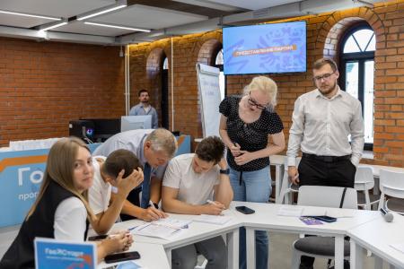 Молодежная команда КПРФ приняла участие в деловой игре «Выборы главы города»