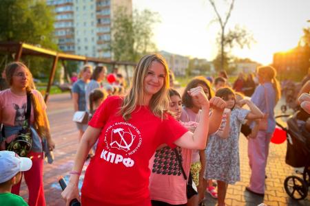 Нижегородские коммунисты проводят акцию «Детский праздник в каждый двор»