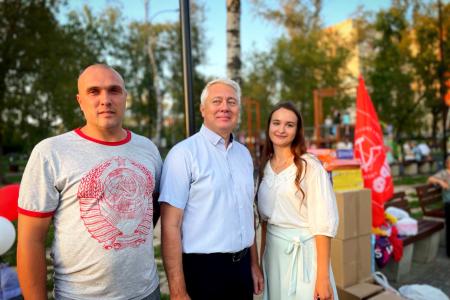 Нижегородские коммунисты проводят акцию «Детский праздник в каждый двор»