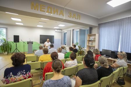 Первый секретарь Калмыцкого рескома партии Николай Нуров и кандидат на должность Главы Калмыкии Михаил Намруев провели встречи с избирателями в Сарпинском и Малодербетовском районах
