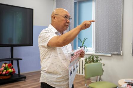 Первый секретарь Калмыцкого рескома партии Николай Нуров и кандидат на должность Главы Калмыкии Михаил Намруев провели встречи с избирателями в Сарпинском и Малодербетовском районах