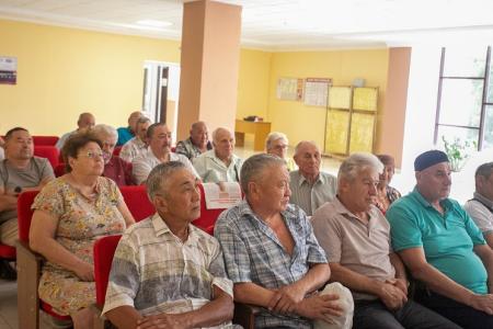 Первый секретарь Калмыцкого рескома партии Николай Нуров и кандидат на должность Главы Калмыкии Михаил Намруев провели встречи с избирателями в Сарпинском и Малодербетовском районах