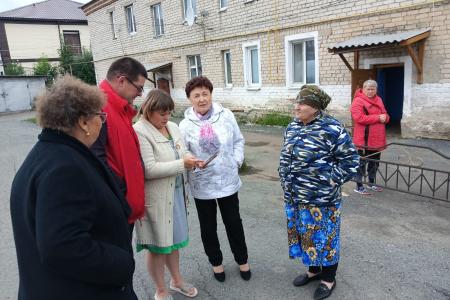 Лидер коммунистов Тюменской области Тамара Казанцева провела встречу с жителями разрушающихся домов в Голышманово