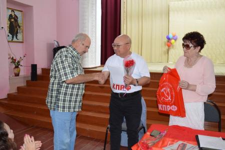 Первый секретарь Калмыцкого рескома партии Николай Нуров и кандидат на должность Главы республики от КПРФ Михаил Намруев провели встречи с избирателями в Городовиковском районе