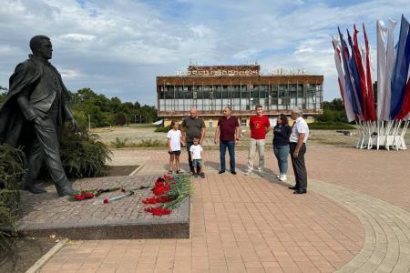 Коммунисты Донбасса почтили память Героя ДНР И.Д. Кобзона