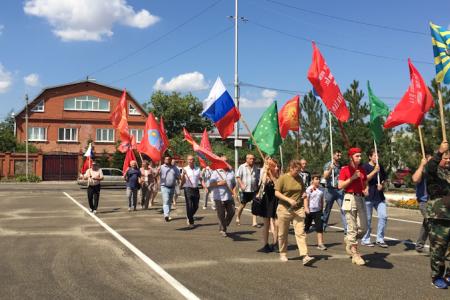 В Майкопе прошел автопробег в поддержку СВО