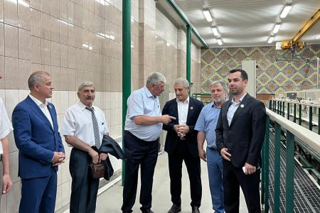 Лидер дагестанских коммунистов Самир Абдулхаликов принял участие в праздновании полувекового юбилея Южно-Сухокумского электромеханического завода
