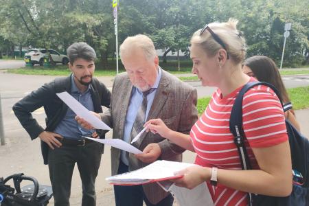 Москва. Народная приемная КПРФ в ВАО. Преображенцы при поддержке депутата С.Обухова ведут борьбу за доступное дошкольное  образовательное