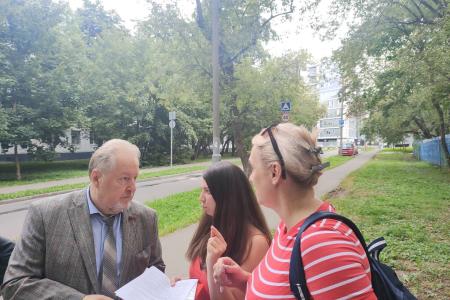 Москва. Народная приемная КПРФ в ВАО. Преображенцы при поддержке депутата С.Обухова ведут борьбу за доступное дошкольное  образовательное