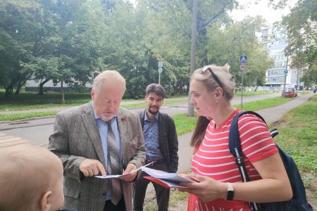 Москва. Народная приемная КПРФ в ВАО. Преображенцы при поддержке депутата С.Обухова ведут борьбу за доступное дошкольное  образовательное