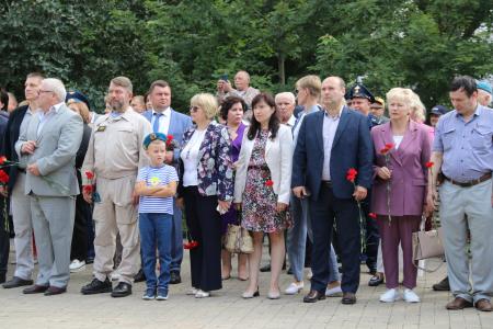 Рязанские коммунисты приняли участие в мероприятиях в честь Дня ВДВ