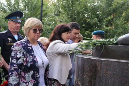 Рязанские коммунисты приняли участие в мероприятиях в честь Дня ВДВ