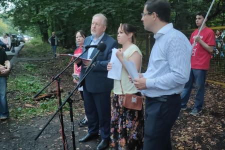 Москва. Народная приемная КПРФ в ВАО. Протестная встреча депутата С.П. Обухова: Музейному комплексу в «Узком» – да! «Человейникам – высоткам» - нет!