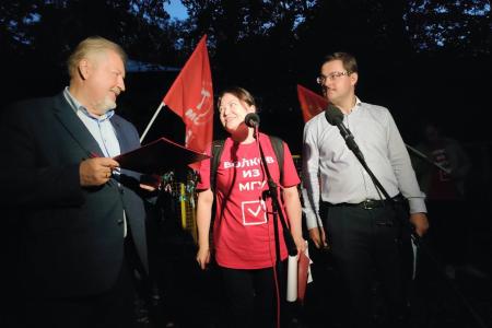 Москва. Народная приемная КПРФ в ВАО. Протестная встреча депутата С.П. Обухова: Музейному комплексу в «Узком» – да! «Человейникам – высоткам» - нет!