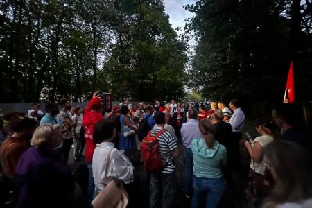 Москва. Народная приемная КПРФ в ВАО. Протестная встреча депутата С.П. Обухова: Музейному комплексу в «Узком» – да! «Человейникам – высоткам» - нет!