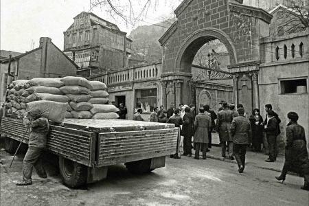 Москва. Народная приемная КПРФ в ВАО. Депутат Госдумы Сергей Обухов: Ситуация вокруг реконструкции Преображенского рынка должна быть прозрачной