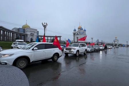Коммунисты Южно-Сахалинского городского отделения КПРФ провели автопробег и передачу гуманитарной помощи для бойцов СВО в День ВДВ