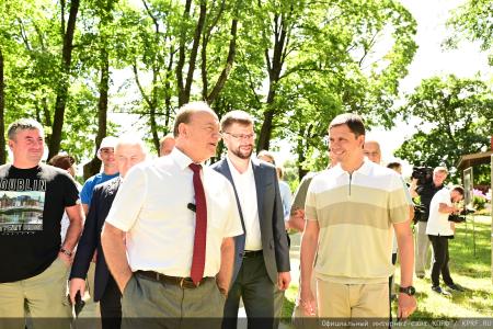 В ходе визита в Орловскую область Г.А. Зюганов посетил центр селекции и семеноводства