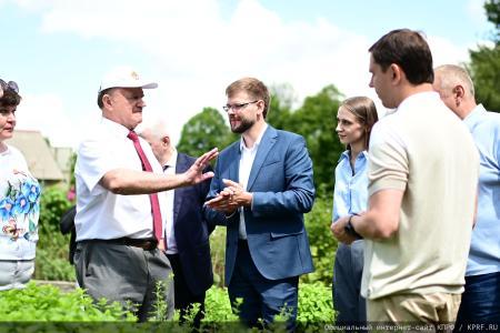 В ходе визита в Орловскую область Г.А. Зюганов посетил центр селекции и семеноводства