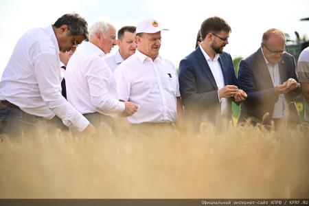 В ходе визита в Орловскую область Г.А. Зюганов посетил центр селекции и семеноводства