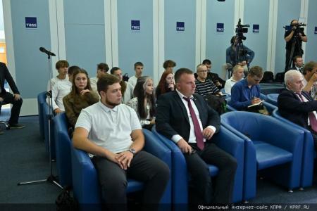 Г.А. Зюганов: «Наши руководители Комитетов Госдумы работают на Победу и созидание»