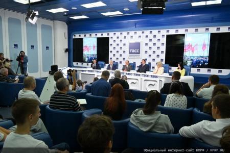 Г.А. Зюганов: «Наши руководители Комитетов Госдумы работают на Победу и созидание»