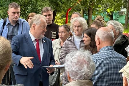 Москва. Протестная встреча депутата С.П. Обухова с жителями в Преображенском: «Власть просто обязана соблюдать законы при точечной застройке!»