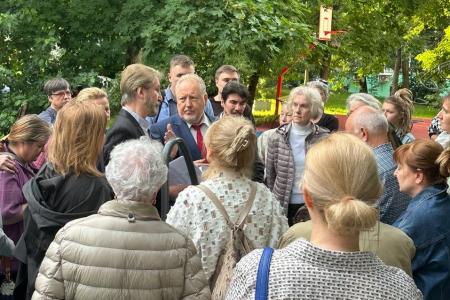 Москва. Протестная встреча депутата С.П. Обухова с жителями в Преображенском: «Власть просто обязана соблюдать законы при точечной застройке!»