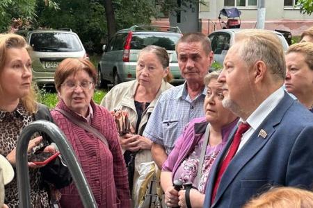 Москва. Протестная встреча депутата С.П. Обухова с жителями в Преображенском: «Власть просто обязана соблюдать законы при точечной застройке!»