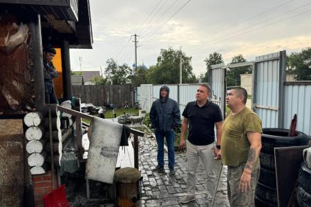 Сенатор РФ Айрат Гибатдинов выехал на место пожара в Ульяновский район Ульяновской области