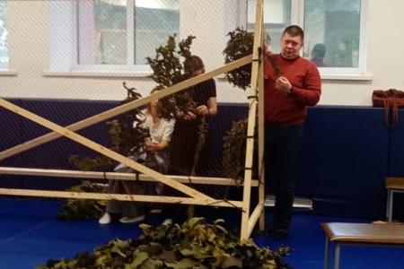 Тюменские коммунисты приняли участие в акции по плетению маскировочных сетей