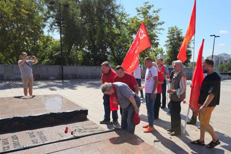 Подвиг предков осеняет путь к победе! Патриотический автопробег воронежских коммунистов