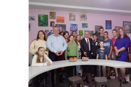 В Воронеже коммунисты и комсомольцы при поддержке депутата Сергея Гаврилова помогли собраться в школу детям многодетных семей