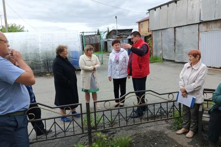Лидер коммунистов Тюменской области Тамара Казанцева провела встречу с жителями разрушающихся домов в Голышманово