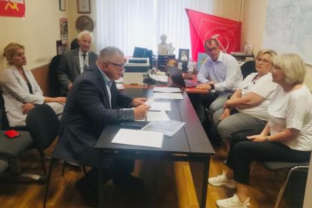 Руководитель фракции КПРФ Александр Наумов провел прием граждан в Ленинском городском округе