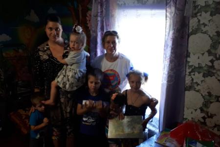 В Воронежской области к  учебному году детей из многодетной семьи  Семилук   подготовили «Надежда России» и депутат Госдумы Сергей Гаврилов