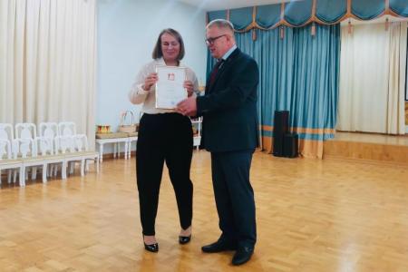 Руководитель фракции КПРФ Александр Наумов: Воспитатель — это защитник детских сердец!