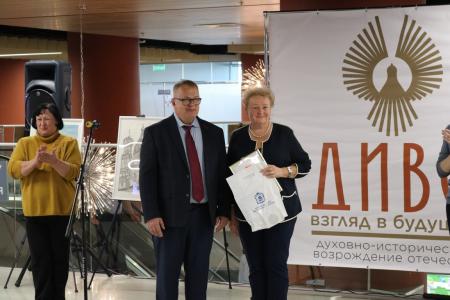 Депутаты-коммунисты Мособлдумы открыли выставку работ регионального конкурса «ДИВО»