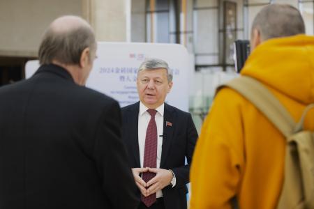 Дмитрий Новиков выступил на тему значения и роли БРИКС на симпозиуме по государственному управлению и Форуме по гуманитарным обменам
