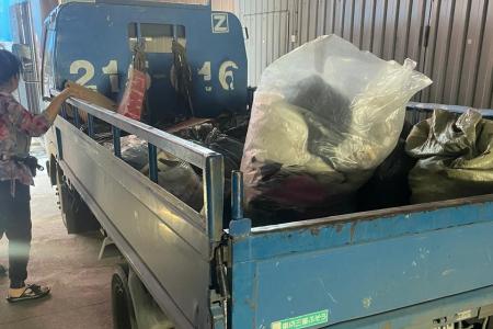 Амурская область. В Благовещенске кандидат в депутаты гордумы от КПРФ передал гуманитарную помощь для Курска и Мариуполя