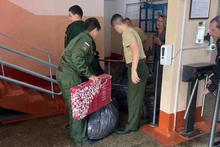 Амурская область. В Благовещенске кандидат в депутаты гордумы от КПРФ передал гуманитарную помощь для Курска и Мариуполя