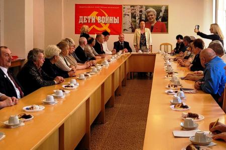 В Центре общественных организаций Сталинградского областного комитета КПРФ прошло торжественное мероприятие, посвященное Дню пожилого человека
