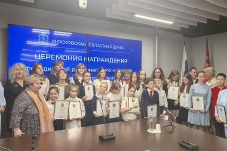 Депутаты-коммунисты Мособлдумы открыли выставку работ регионального конкурса «ДИВО»
