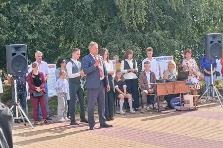 Фракция КПРФ облдумы побывала в сельских школах Волгоградской области и поздравила с началом нового учебного года