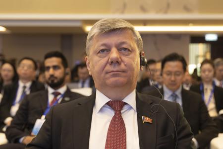 Дмитрий Новиков выступил на тему значения и роли БРИКС на симпозиуме по государственному управлению и Форуме по гуманитарным обменам