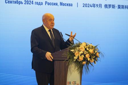 Дмитрий Новиков выступил на тему значения и роли БРИКС на симпозиуме по государственному управлению и Форуме по гуманитарным обменам