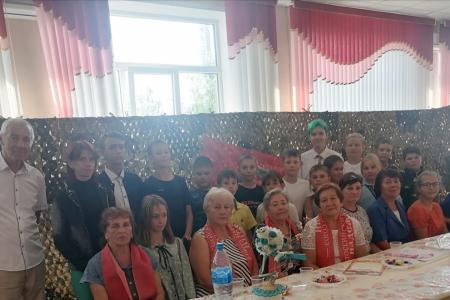 Тамбовская область. Коммунисты поощрили детей, плетущих маскировочные сети для бойцов СВО, и проводят акцию «Помоги собраться в школу»