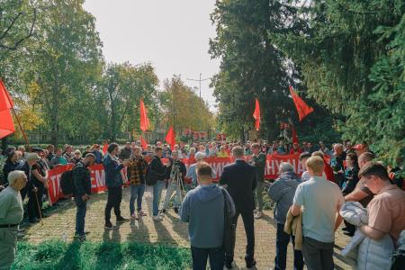 Свердловская область. Ревдинцы провели акцию протеста в защиту памятника Ленину