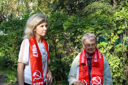 Ижевские коммунисты возложили цветы к памятнику Феликсу Дзержинскому