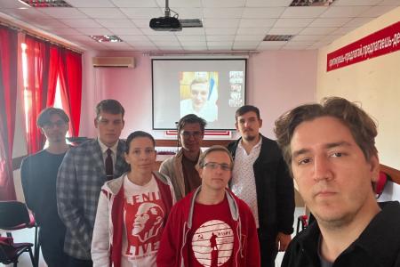 Глава Республики Хакасия Валентин Коновалов поделился опытом работы с комсомольским активом